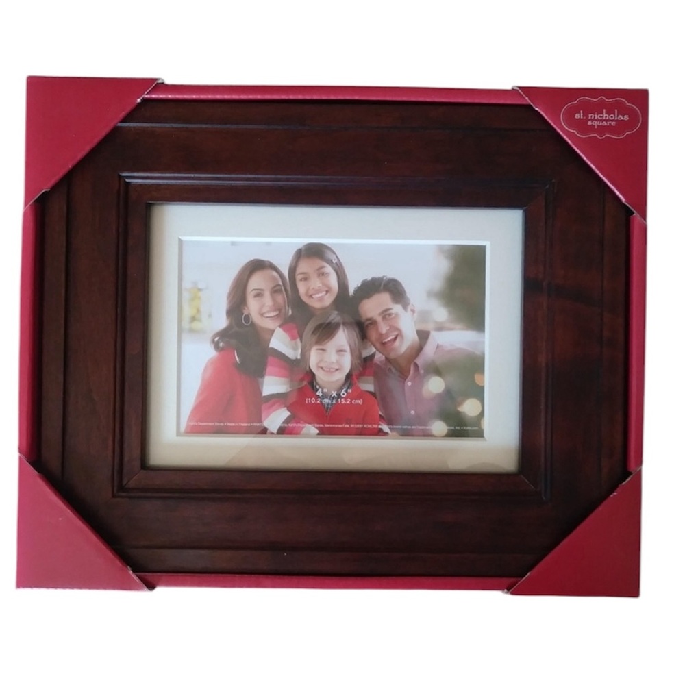 ST. NICHOLAS SQUARE Wood 4x6 Photo Frame